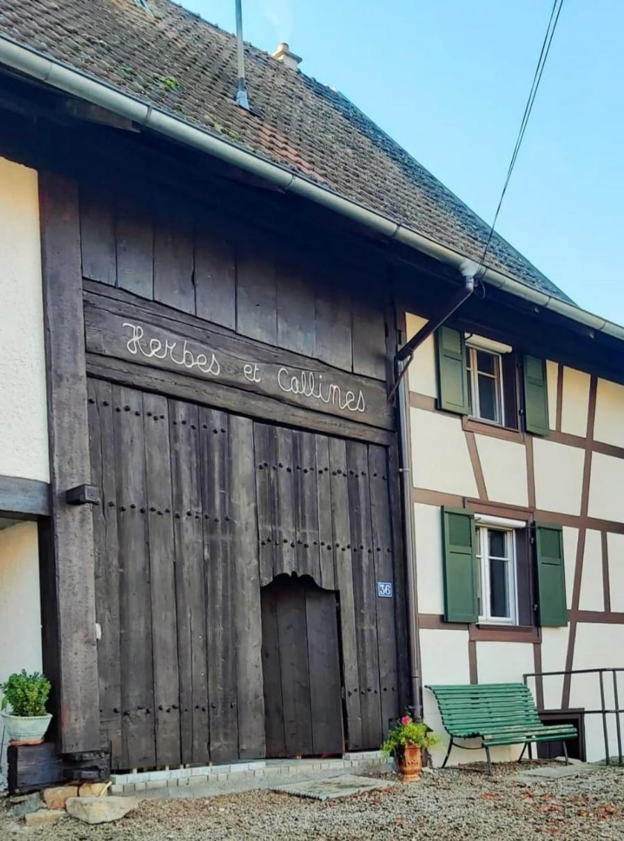 Herbes Et Collines Winkel Bagian luar foto