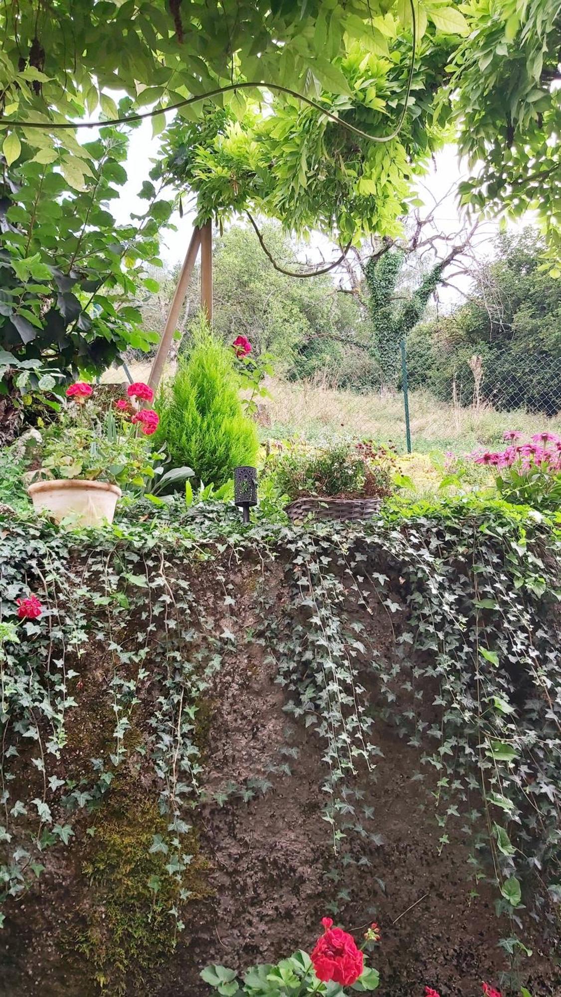 Herbes Et Collines Winkel Bagian luar foto